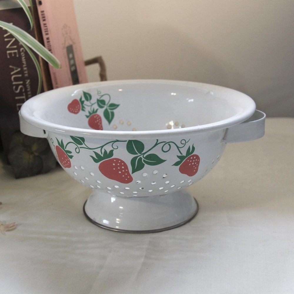 Vintage Strawberry berry bowl colander strainer